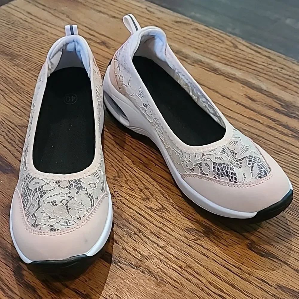 NWOT pink lace sketches inspired slip on shoes